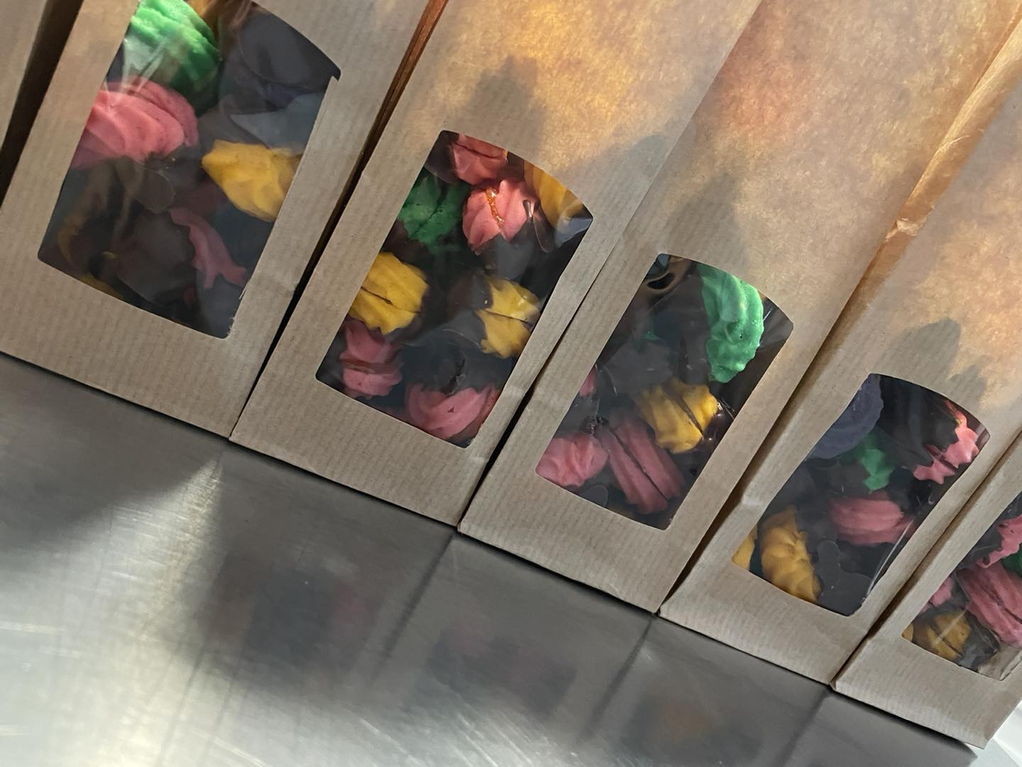 Linzer Kekse - Linzer Stangerl in verschiedenen Farben frisch aus der Kärntner Backstube