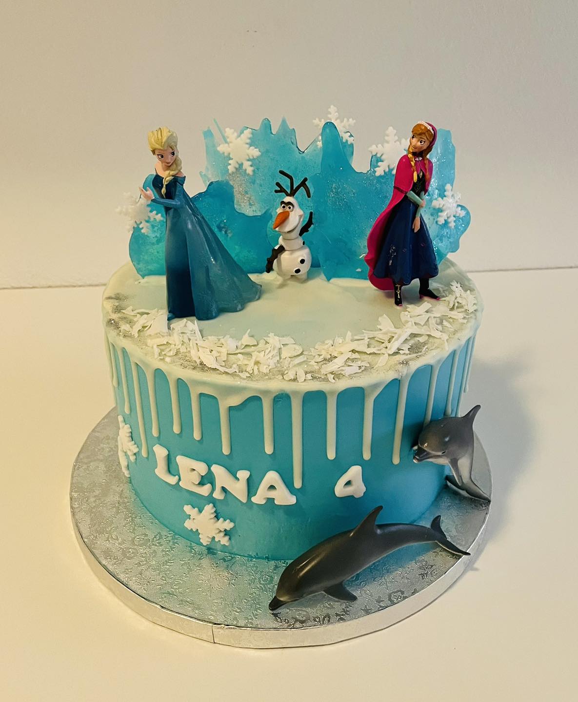 Geburtstag Motivtorte Frozen. Wintermotiv Elsa, Olav & Anna. Torte aus der Kärntner Backstube.